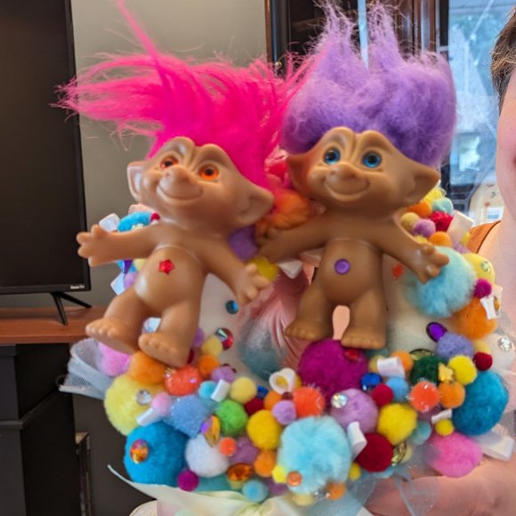 Trolls Wreath - Picture 1 of 2